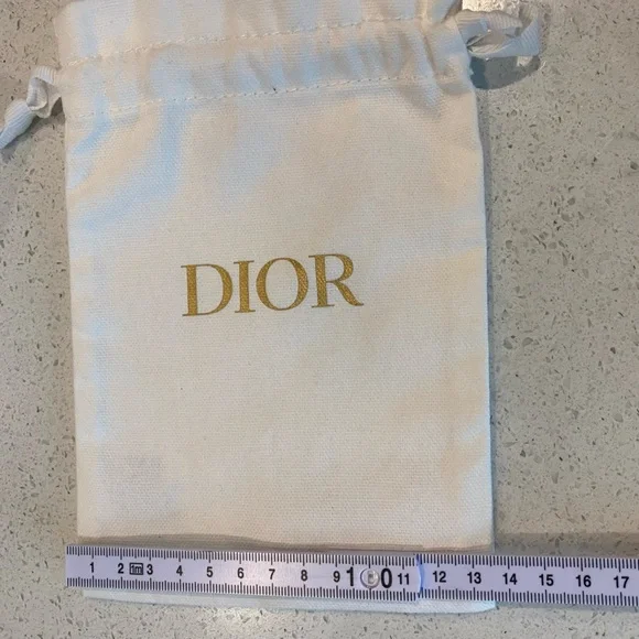 Dior Cream and Gold dust bag set - Picture 9 of 9